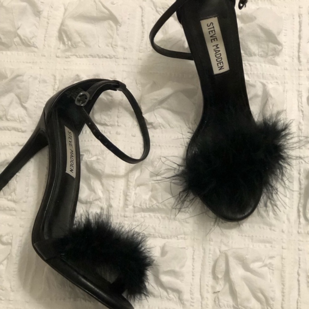 Steve Madden Black Fuzzy Heels “Carabu”